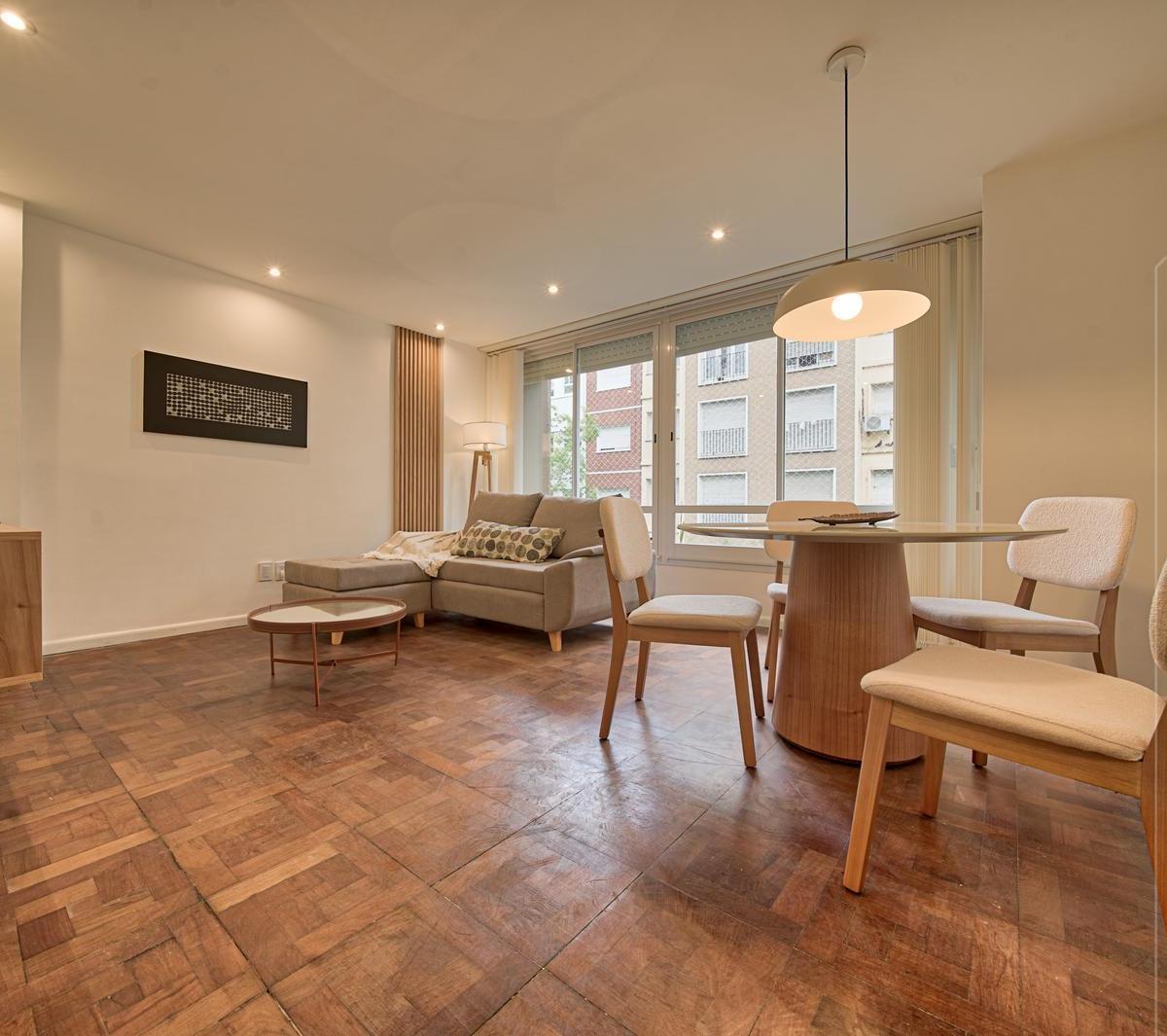 Excelente 3 ambientes a la calle en semipiso, completamente reciclado y listo para habitar