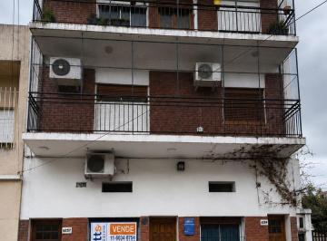 PH · 79m² · 4 Ambientes · PH con Local o Consultorio Al Frente Vivienda / Entrada Independiente.