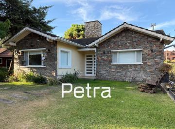 Casa · 229m² · 6 Ambientes · 4 Cocheras · Casa en Venta en Pinamar. Garaje Cubierto Grande