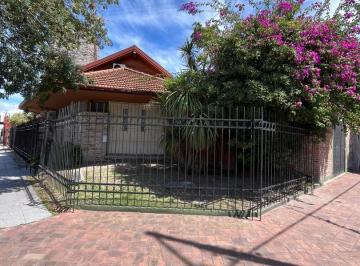 Casa · 380m² · 6 Ambientes · 5 Cocheras · Importante Chalet en Venta Mendez 101 Esquina Brandsen Wilde
