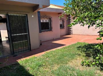 Casa · 89m² · 2 Dormitorios · 1 Cochera · Casa 3 Ambientes con Jardin San Isidro