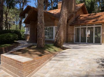 Casa de 4 ambientes, Costa del Este · Chalet Clasico 150 m² en Costa del Este