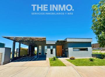 Casa de 4 ambientes, El Challao · Casa con 420 m² y 2 Dorm. en Venta en La Bastilla