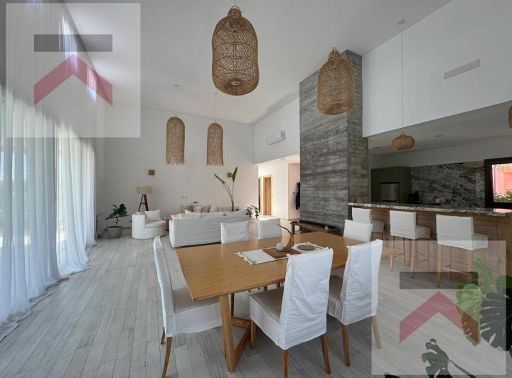 Casa · 203m² · 4 Ambientes · 1 Cochera