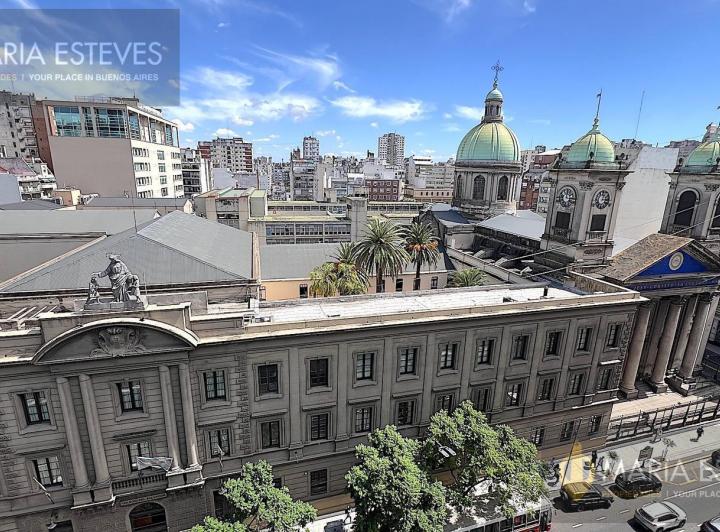 Piso Alto a Reciclar en Edificio Racionalista de Categoría – Gran Vista y Luminosidad