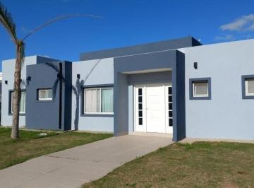 Casa · 146m² · 4 Ambientes · 3 Cocheras · Venta de Casa en Lagos de Canning 1