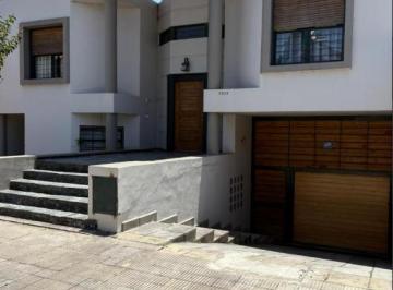Casa · 257m² · 5 Ambientes · 1 Cochera · Casa - 3 Dorm. - de 3 Niveles - Humberto 1º Al 3800 - Barrio San Salvador
