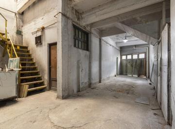 Bodega-Galpón · 575m² · Venta: Deposito C/oficina y Local - de La Serna Al 100 - Zona Estrategica a 100 m de Av Hipolito Yrig