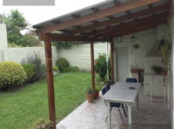 Casa · 136m² · 7 Ambientes · 1 Cochera · Se Vende Casa Dos Dorm., 1 Baño en Villa Cabrera - Todo en Planta Baja