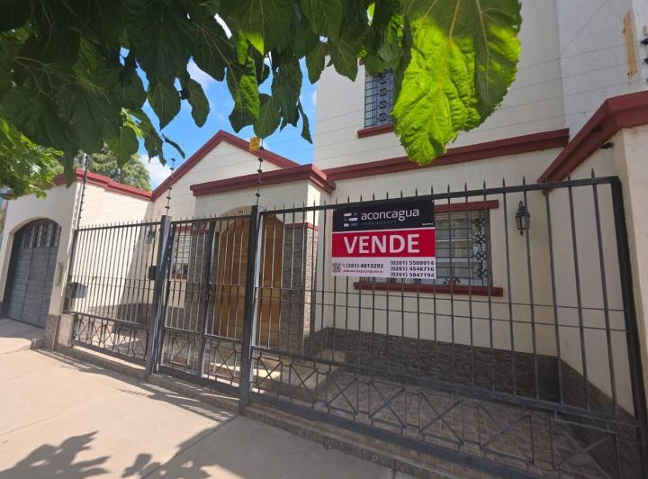 Casa · 193m² · 4 Ambientes · 2 Cocheras