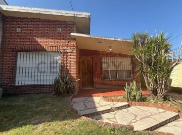Oficina comercial · 85m² · 3 Ambientes · 3 Cocheras · Casa en Moreno