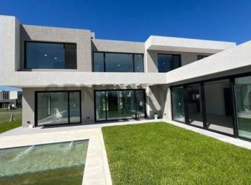 Casa · 312m² · 5 Ambientes · 2 Cocheras · Casa Terravista