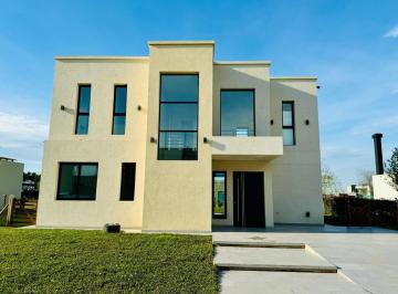 Casa · 171m² · 4 Ambientes · Casa en Venta en Lagos de Canning, Esteban Echeverría, G. B. a. Zona Sur