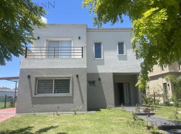Casa · 190m² · 6 Ambientes · Venta Casa 4 Dorm. Sto Tomas