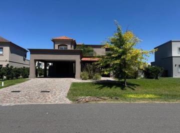 Casa · 351m² · 6 Ambientes · 1 Cochera · Casa en Alquiler en Altos de Campo Grande, Villa Rosa, G. B. a. Zona Norte