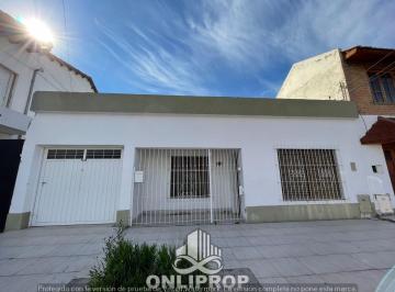 Casa · 120m² · 3 Dormitorios · 1 Cochera · Casa en Alquiler
