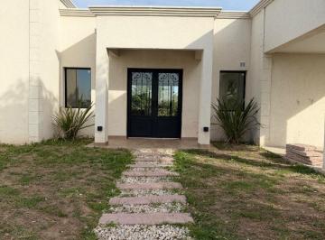 Casa · 122m² · 4 Ambientes · 6 Cocheras · Casa a La Venta Horizontes Al Sur, Financia 50%!