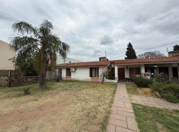 Casa · 180m² · 6 Ambientes · Casa en Poeta Lugones
