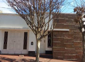 Casa · 202m² · 5 Ambientes · 1 Cochera · Casa en Venta 3 Dorm. en Barrio San Martin