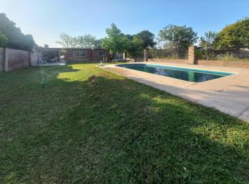 Casa · 50m² · 2 Ambientes · 1 Cochera · Casa con Pileta en La Boca de Monje
