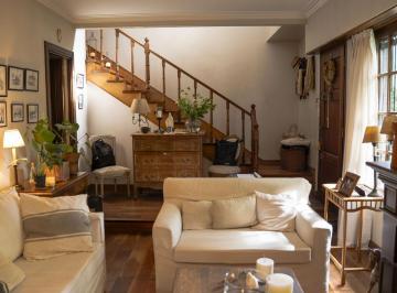 Casa · 248m² · 5 Ambientes · 3 Cocheras · Venta Casa 5 Ambientes Zona Los Troncos con Jardín