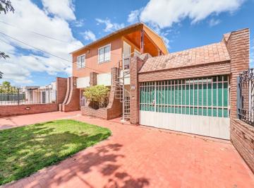 Casa · 204m² · 6 Ambientes · 2 Cocheras · Casa en Jardin Hipódromo