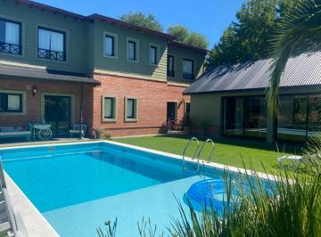 Casa · 486m² · 5 Ambientes · 4 Cocheras · Casa en Rumenco, Barrio Los Pinos