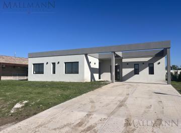 Casa · 170m² · 5 Ambientes · 2 Cocheras · Venta Casa 3 Dorm. a Estrenar en Medal Country Club