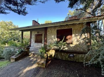 Casa · 200m² · 6 Ambientes · 1 Cochera · Casas a m de Carilo en Zona de Buen Pinar