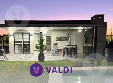 Casa · 60m² · 3 Ambientes · 2 Cocheras · Casa en Venta Barrio Estilo Campo
