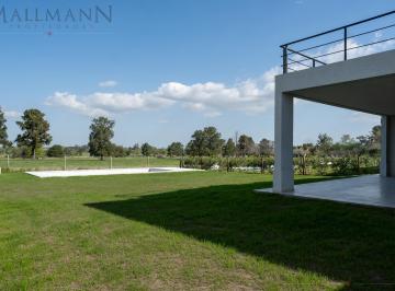 Casa · 218m² · 5 Ambientes · 2 Cocheras · Casa en Venta Al Golf 4 Cuartos - Pilar Golf Pebble Beach