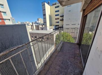 Departamento · 42m² · 2 Ambientes · 2 Ambientes de 46 m². con Balcon a m Hospital Italiano