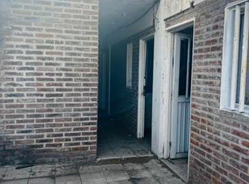Bodega-Galpón · 184m² · 10 Ambientes · Venta/permuta Galpón. Echesortu, Rosario
