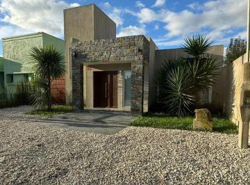 Casa · 101m² · 4 Ambientes · 1 Cochera · Casa en Venta en Barrio La Hermosa