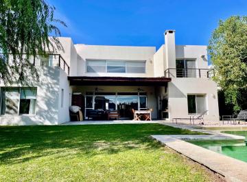 Casa · 415m² · 7 Ambientes · 7 Cocheras · Casa en Venta en Cabos del Lago, Nordelta, C/ Muelle Al Agua