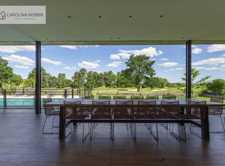 Casa · 350m² · 4 Ambientes · 6 Cocheras