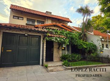 Casa · 214m² · 4 Ambientes · 1 Cochera · Excelente Casa en Venta en La Mejor Zona de Banfield Oeste