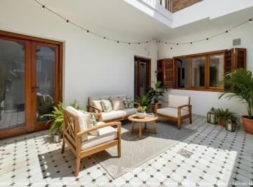 Casa · 86m² · 3 Ambientes · Venta - Casa de Pasillo de 2 Dorm. con Patio. Barrio Lourdes, Rosario. Apto Crédito.