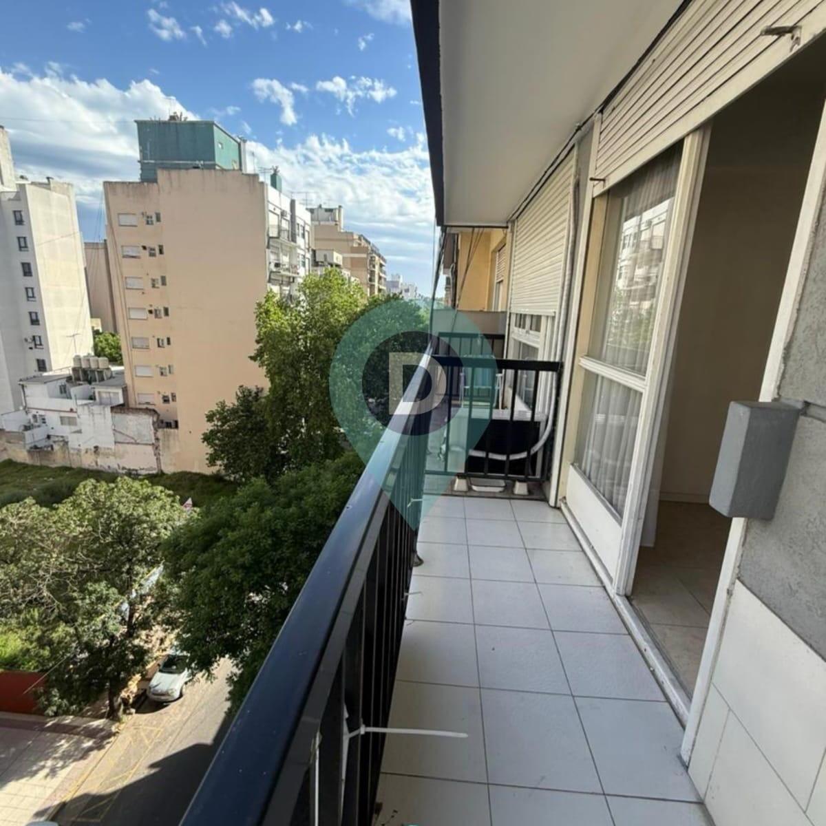 Ideal inversionambiente Y medio A la calle - balcon - dividido