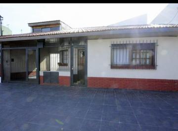 Casa · 73m² · 3 Ambientes · 1 Cochera · Casa en Sarandi