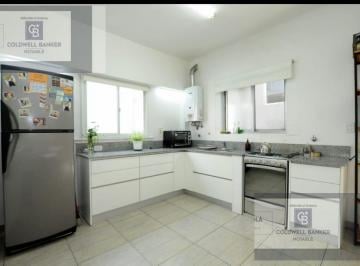 Casa · 73m² · 3 Ambientes · 1 Cochera · Casa en Sarandi
