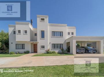 Casa · 270m² · 6 Ambientes · 5 Cocheras · Casa en Altos de Manzanares