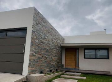 Casa de 4 ambientes, Maipú · Apto Crédito! | Residencia de Lujo a Estrenar | Suite con Jacuzzi | Diseño Premium
