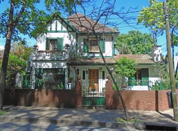 1 · Venta Casa de 6 Ambientes en Vicente López