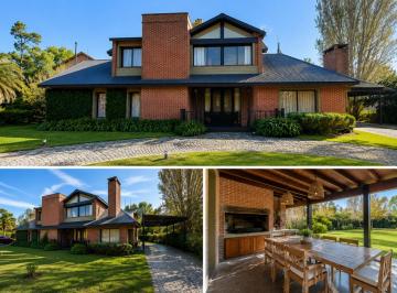 Casa · 233m² · 5 Ambientes · 1 Cochera · Chalet de Estilo en Rumenco, Los Pinos
