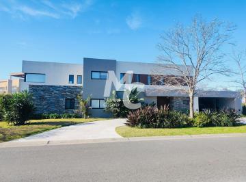 Casa · 447m² · 6 Ambientes · 2 Cocheras · Casa en Venta en Barrio San Francisco, Villanueva