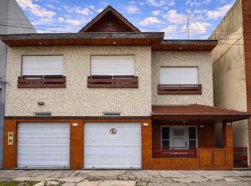 Casa · 200m² · 6 Ambientes · 1 Cochera · Venta Block 2 Casas en PH Garage y Local - Jardin - 4 Dorm. - Lote 11x19