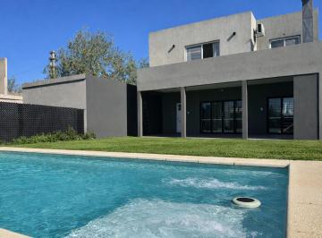 Casa · 117m² · 4 Ambientes · 1 Cochera · Casa Tierra de Sueños III