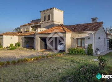 Casa de 8 ambientes, San Lorenzo · Casa en Venta – Apta Credito – Club de Campo El Tipal