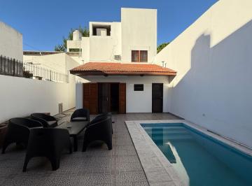 Casa · 183m² · 5 Ambientes · 2 Cocheras · Casa en Venta en La Loma